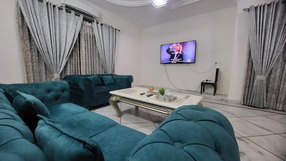 Apartment Vacationbuddy Charming 4bhk Retreat In Janakpuri *