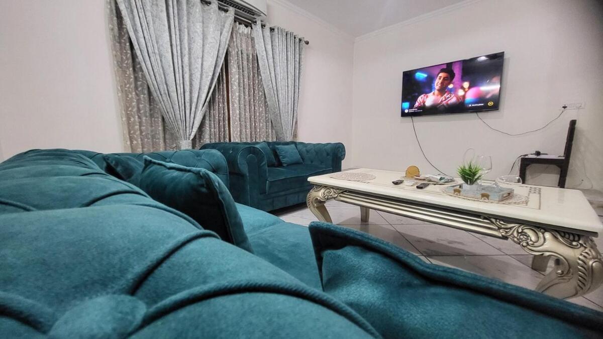 Vacationbuddy Charming 4bhk Retreat In Janakpuri * New Delhi
