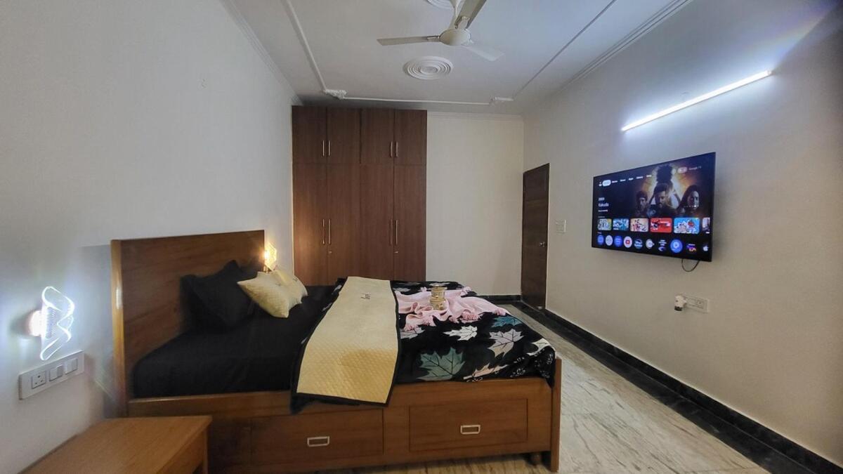 Vacationbuddy Charming 4bhk Retreat In Janakpuri Apartment New Delhi