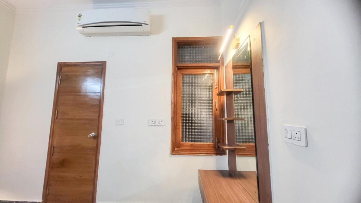 Apartment Vacationbuddy Charming 4bhk Retreat In Janakpuri *